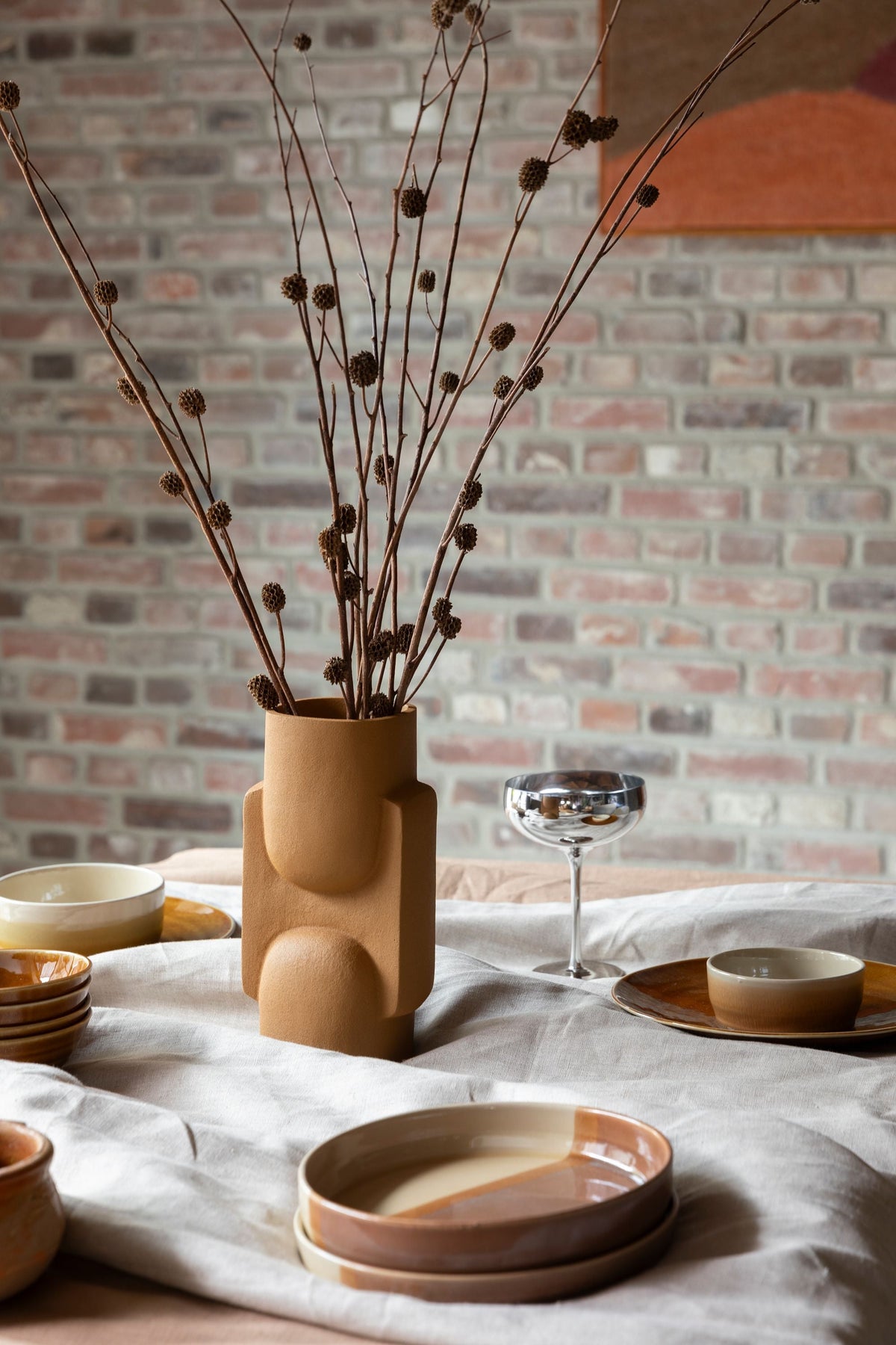 Dutchbone Vase Santos – Ocker – im Wohnambiente