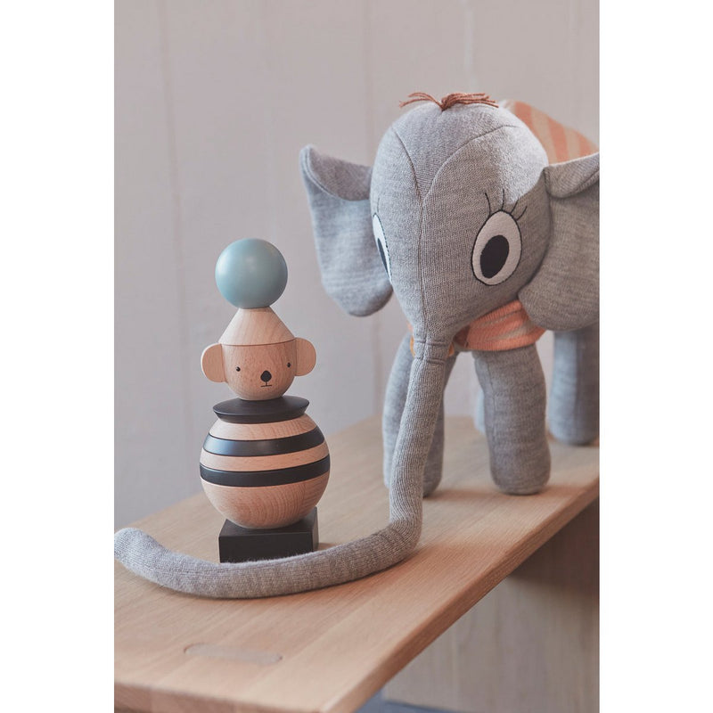 Koala zum Stapeln aus Holz – Ø8,5 × H21 cm von OYOY MINI – weitere Produktansicht 3