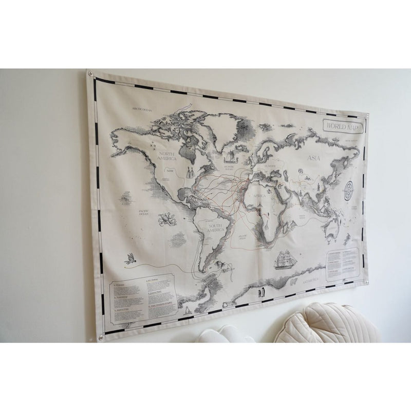 Baumwoll-Weltkarte „Reisende & ihre Wege“ – 142 × 89 cm