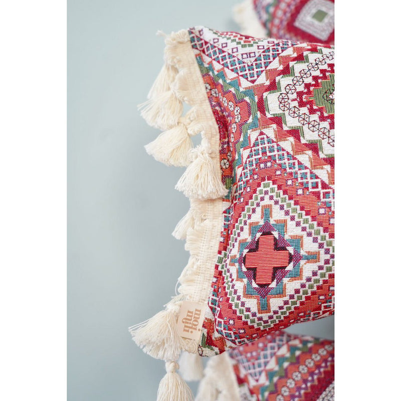 Dekoratives Nackenkissen im „Rosa Boho-Stil“ mit Fransen