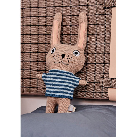 Baby Felix Kaninchen Kuscheltier – H32 × L14 × B8 cm von OYOY Living Design – weitere Produktansicht 2