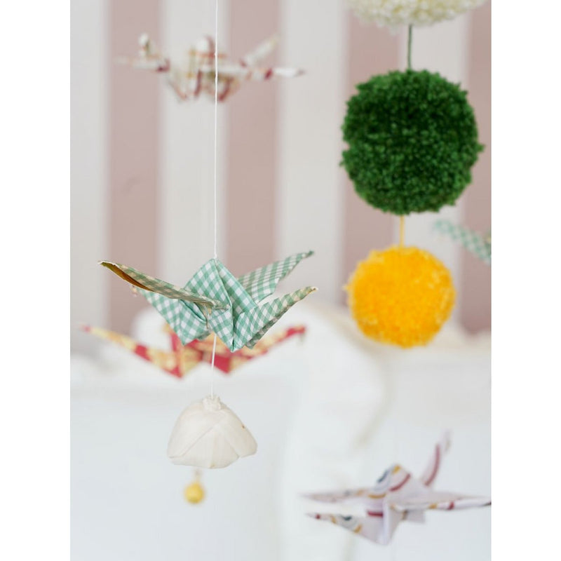 Origami-Mobile fürs Kinderzimmer „Vintage-Vibe“