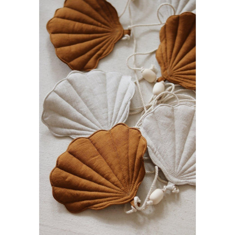 Leinengirlande mit Muscheln „Karamell“