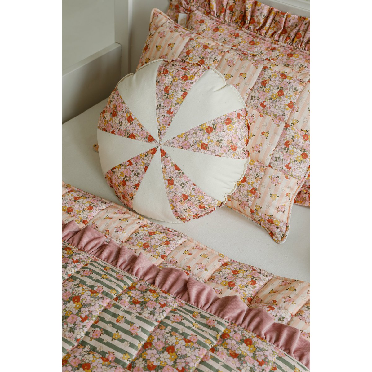 Moi Mili Patchworkkissen „Frühlingsgarten“ – Produktansicht
