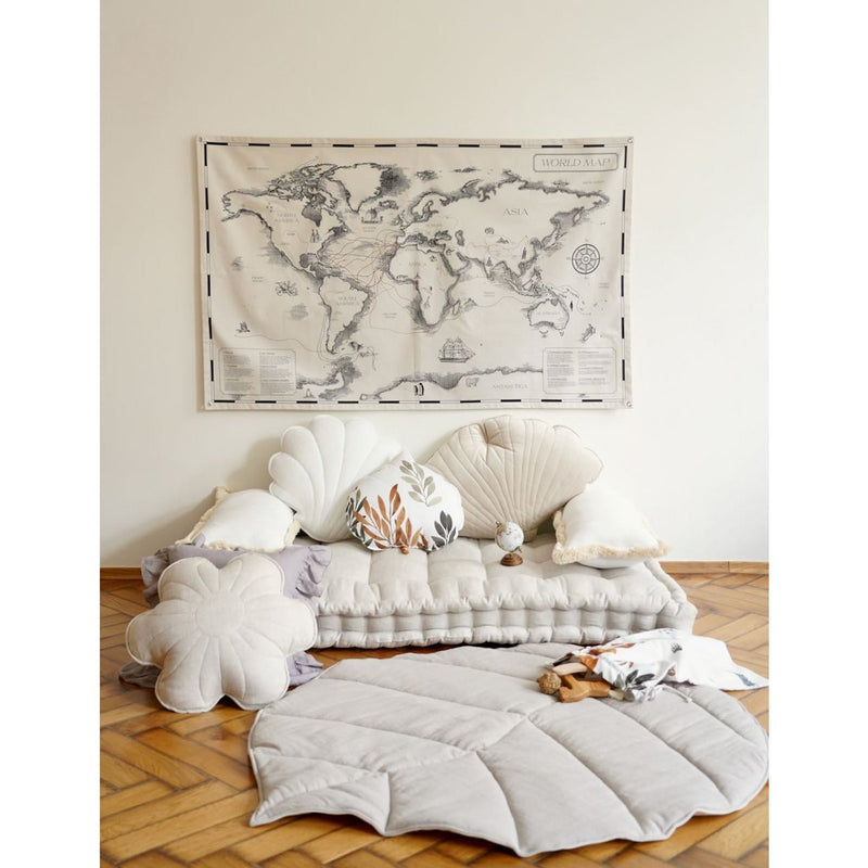 Baumwoll-Weltkarte „Reisende & ihre Wege“ – 142 × 89 cm