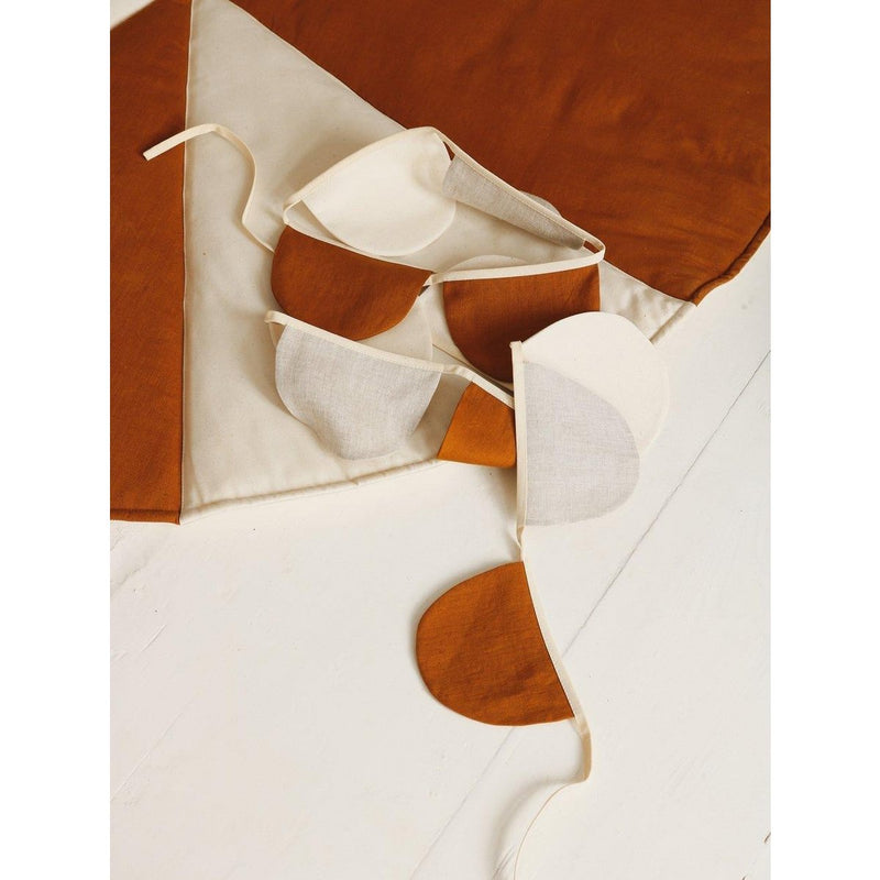 Leinengirlande „Cream Circus“ mit Halbmond-Wimpeln – 2,5 m