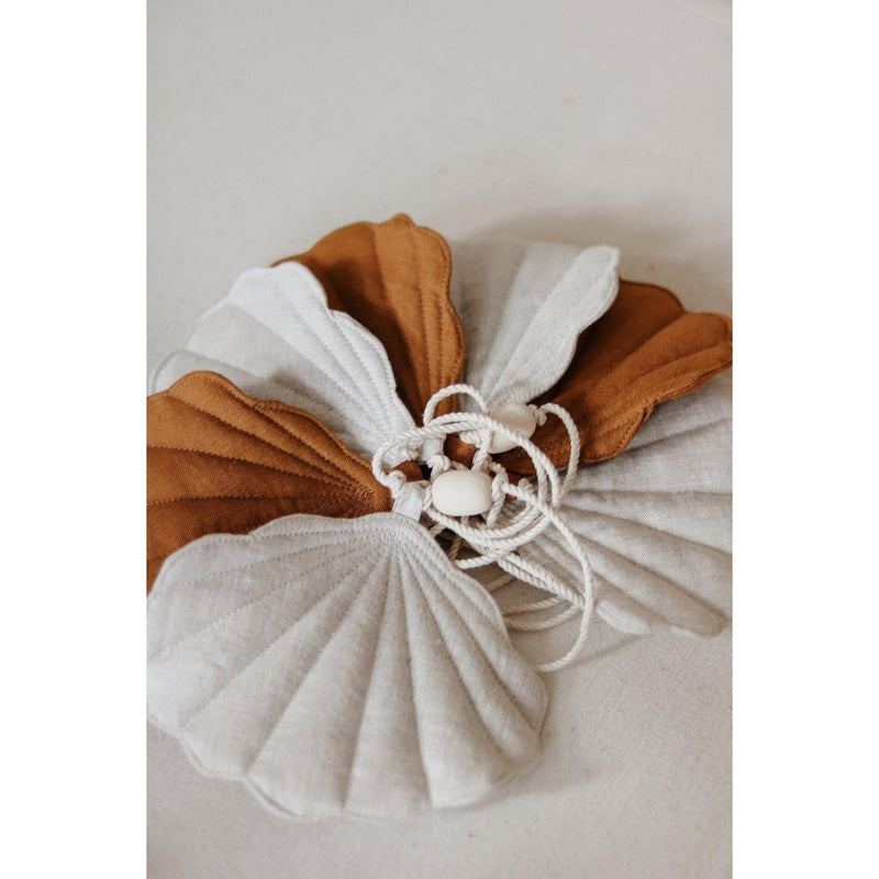Leinengirlande mit Muscheln „Karamell“