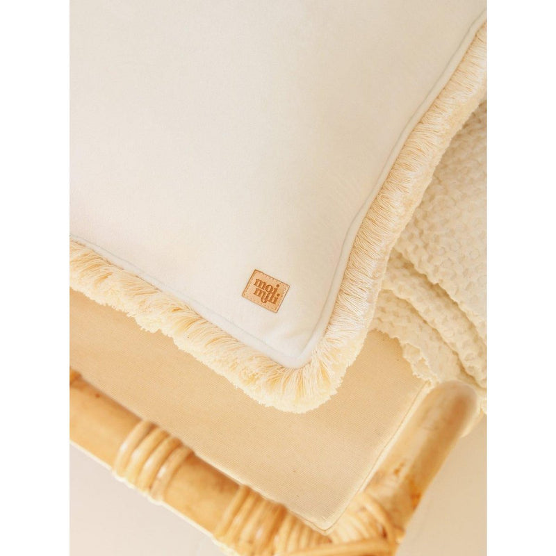 Samtkissen „Ivory“ mit Fransen – 40 × 40 cm