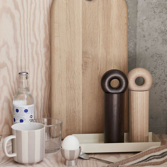 Hoop Gewürzmühle – groß von OYOY Living Design – weitere Produktansicht 2