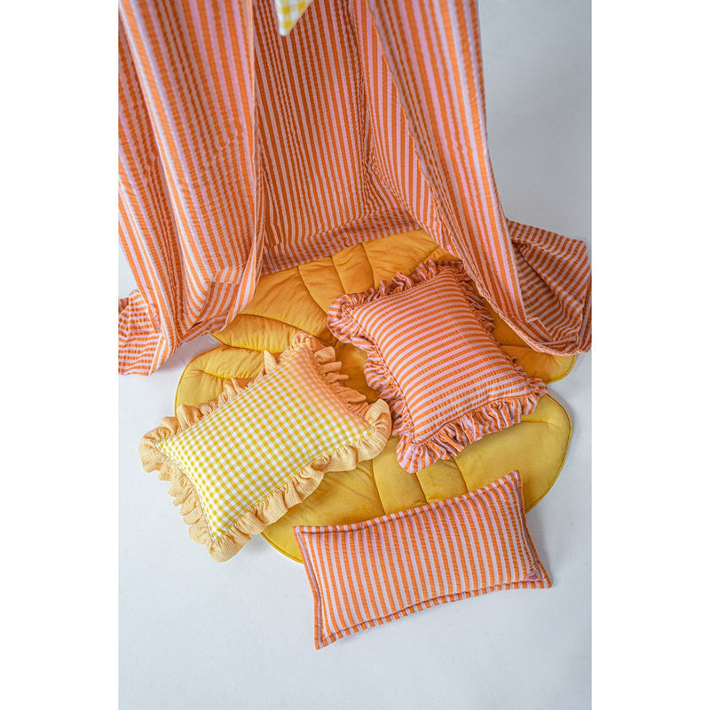 Dekoratives Baumwollkissen mit Rüschen „Orange und rosa Streifen“