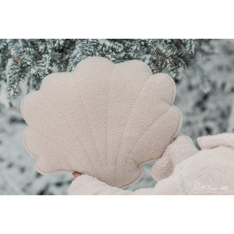 Bouclé-Muschelkissen „White Teddy“