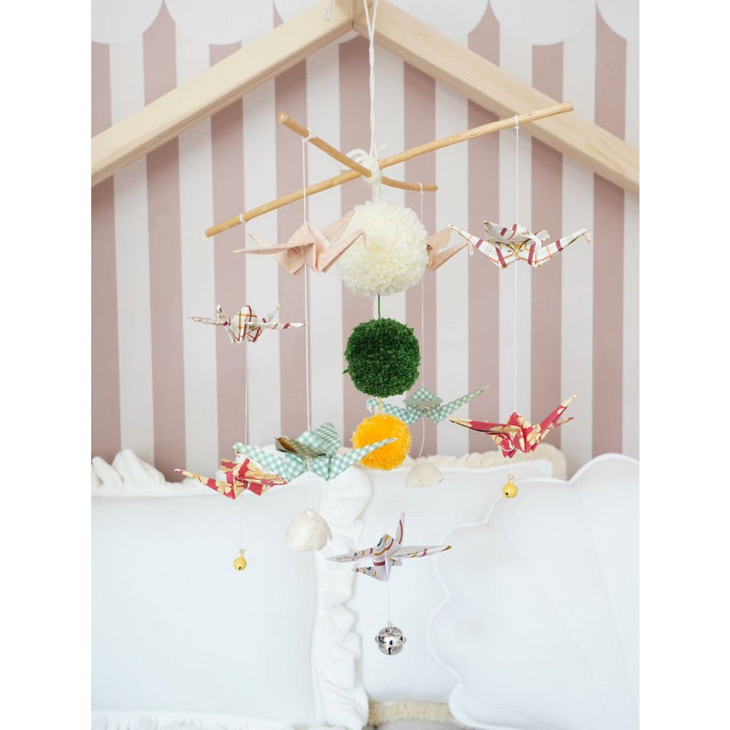 Origami-Mobile fürs Kinderzimmer „Vintage-Vibe“