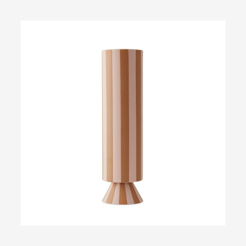 Toppu Vase – hoch – Karamell – Ø8,5 × H31 cm von OYOY Living Design