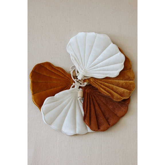 Moi Mili Samtgirlande mit Muscheln „Gold Pearl“ – Produktfoto 3