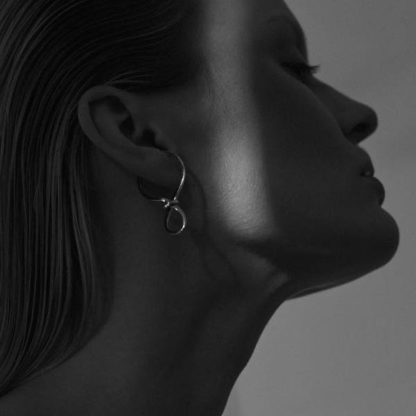Ear Cuff „Knot Loop“ – Gold oder Silber – weitere Produktansicht