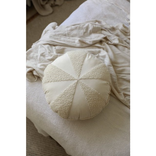 Bouclé-Patchworkkissen „White Lamb“