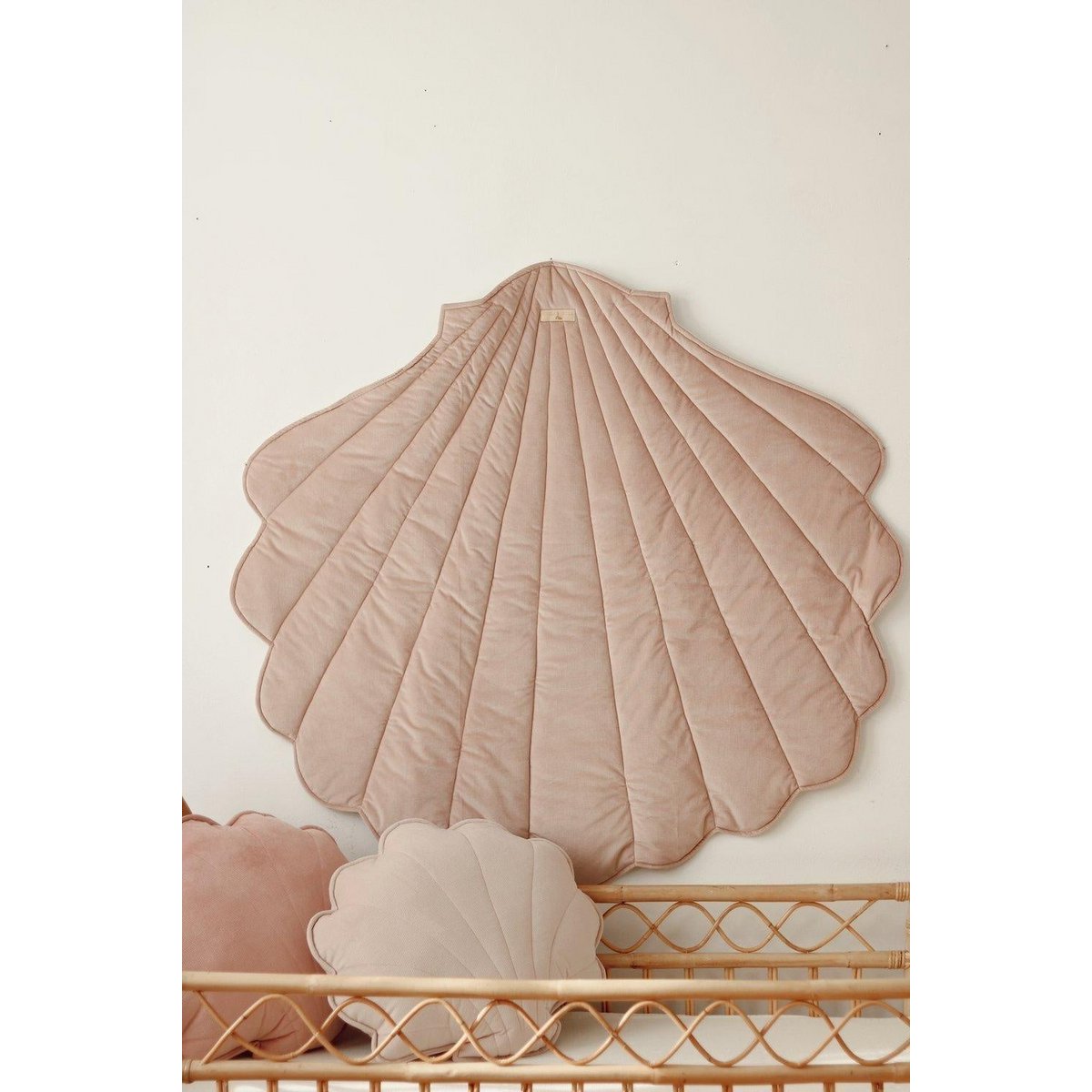 Moi Mili Samt-Muschelmatte „Powder Pink“ – Produktansicht