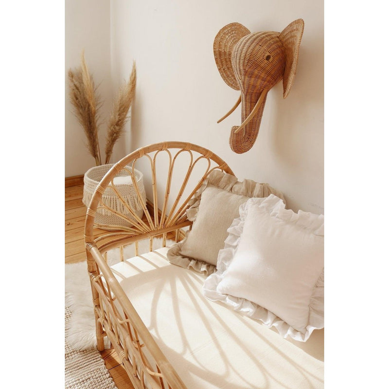 Leinenkissen „Sand Frill“ mit Rüschen – 40 × 40 cm
