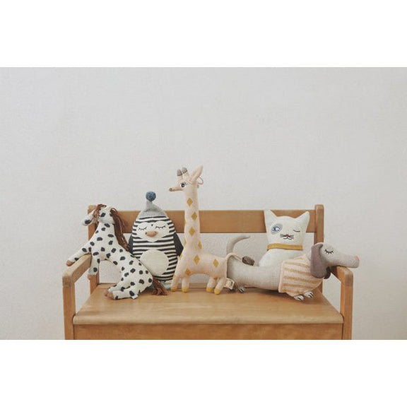 Baby Daisy Hund Kuscheltier – H15 × L32 × B7 cm von OYOY Living Design – weitere Produktansicht 3