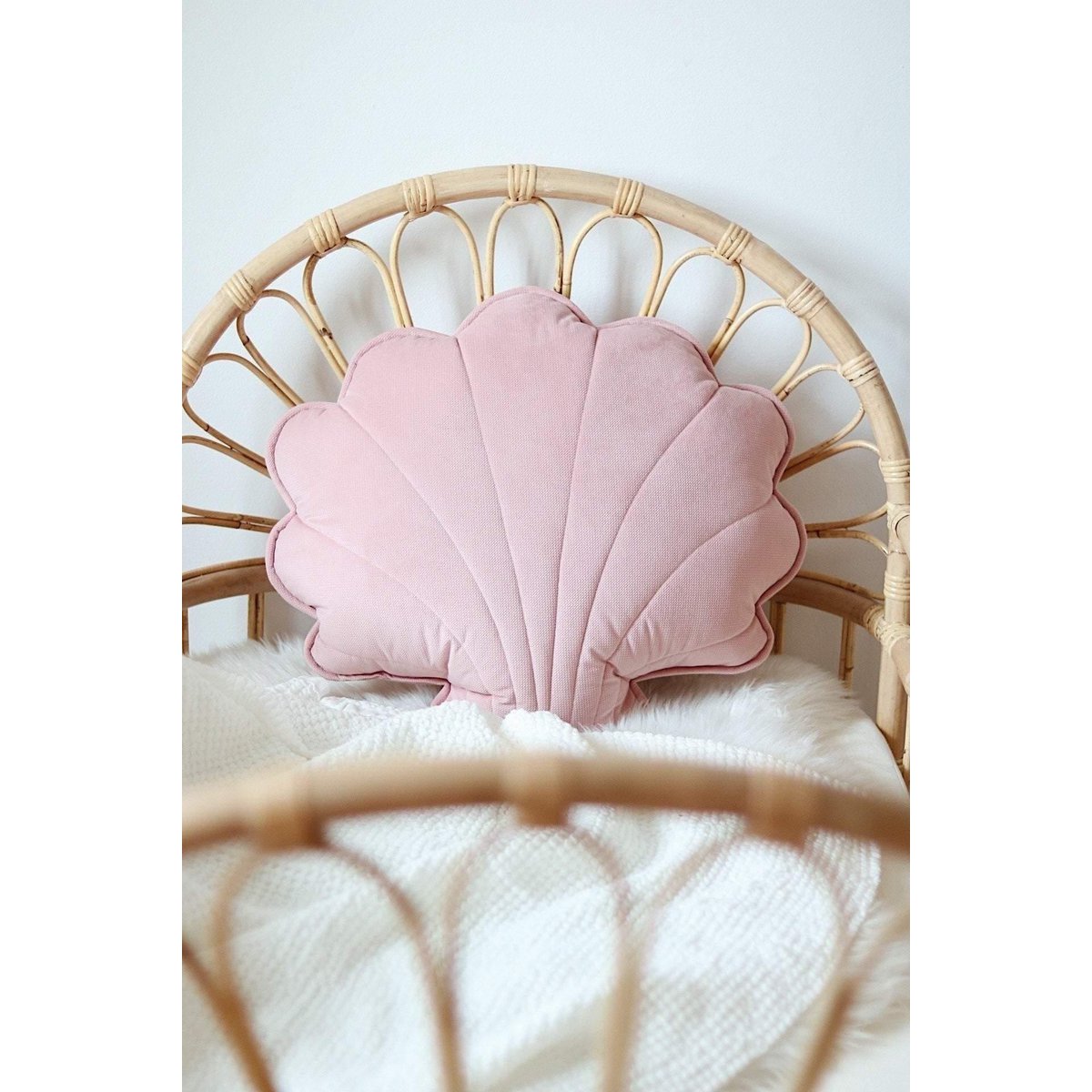 Moi Mili Samt-Muschelkissen „Blush Shell“ – Produktansicht