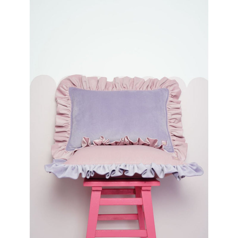 Samt-Kissen „Violet Lemonade“ mit Rüschen