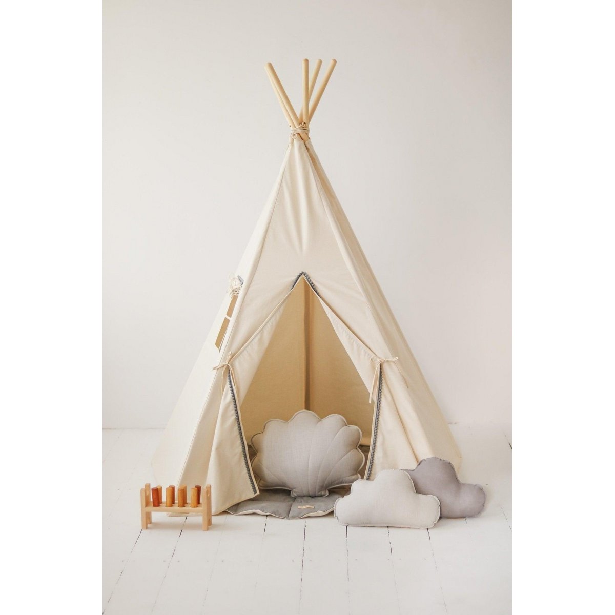 Moi Mili Tipi-Zelt „Grey Pompoms“ – Produktansicht