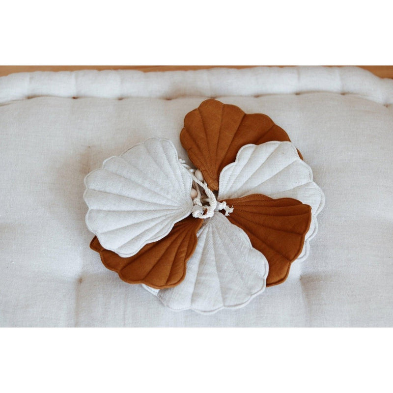 Leinengirlande mit Muscheln „Karamell“