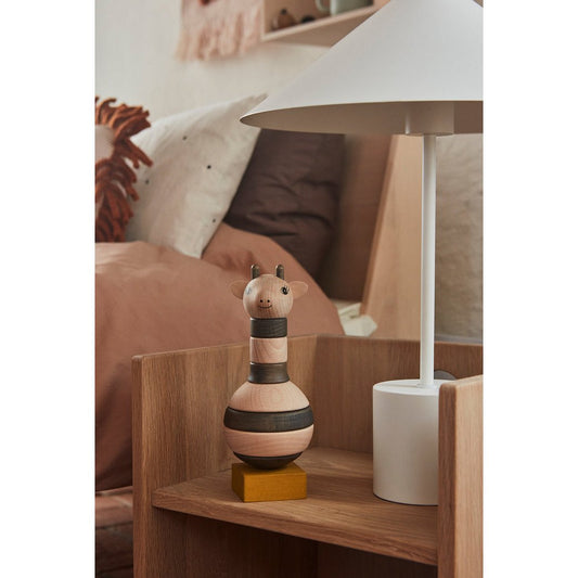 Stapelbare Giraffe aus Holz – Ø8,5 × H21,5 mm von OYOY MINI – weitere Produktansicht 2