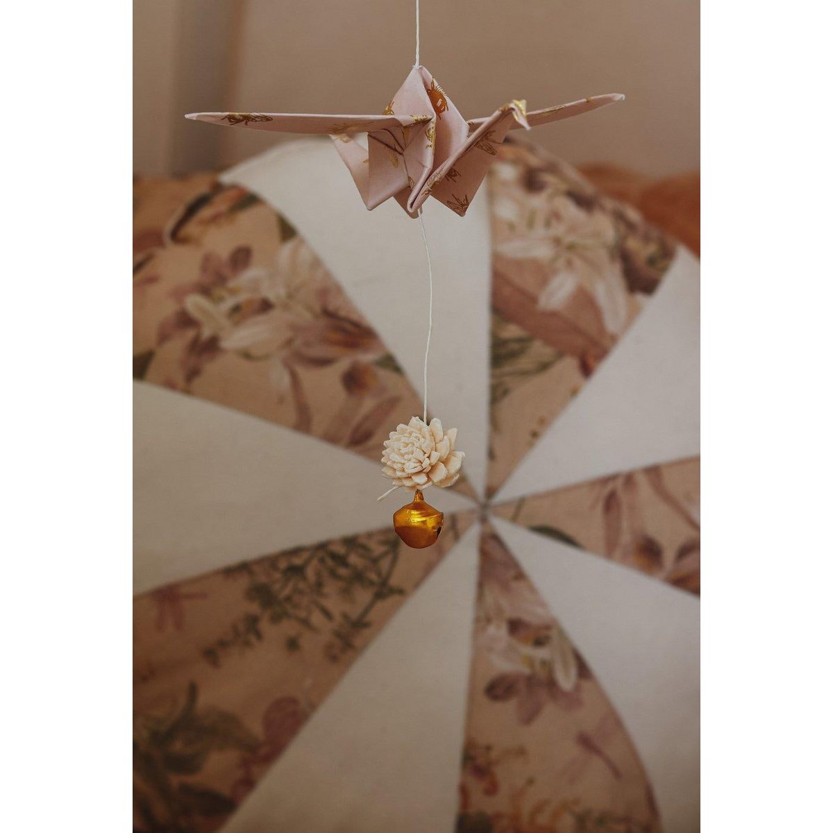 Moi Mili Origami-Mobile „Gold Bee“ – Produktansicht