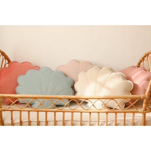 Moi Mili Samt-Muschelkissen „Powder Mint“ – Produktfoto 3