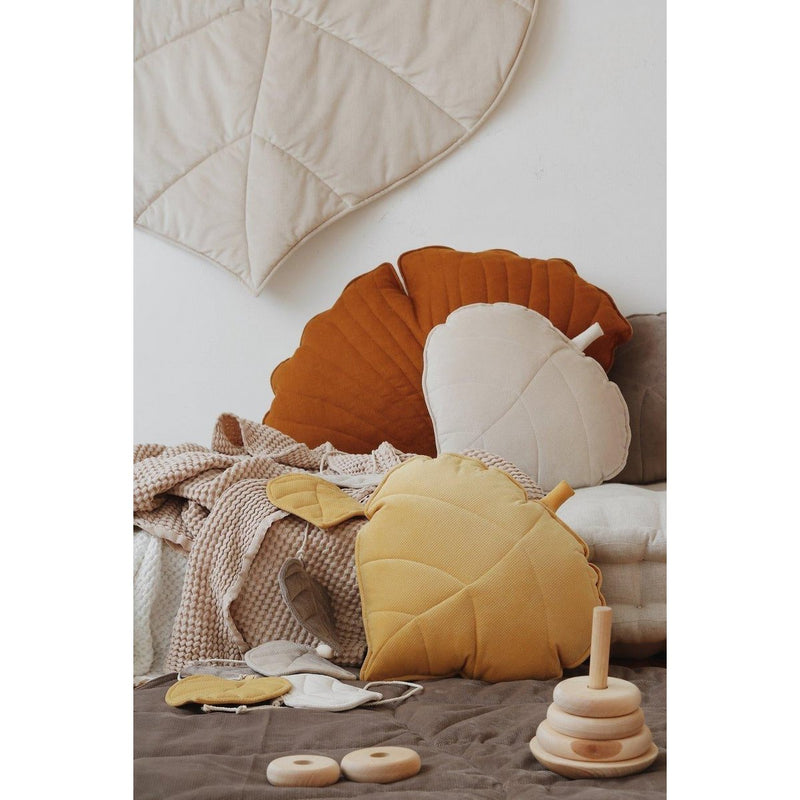 Samt-Blattkissen „Honey Leaf“