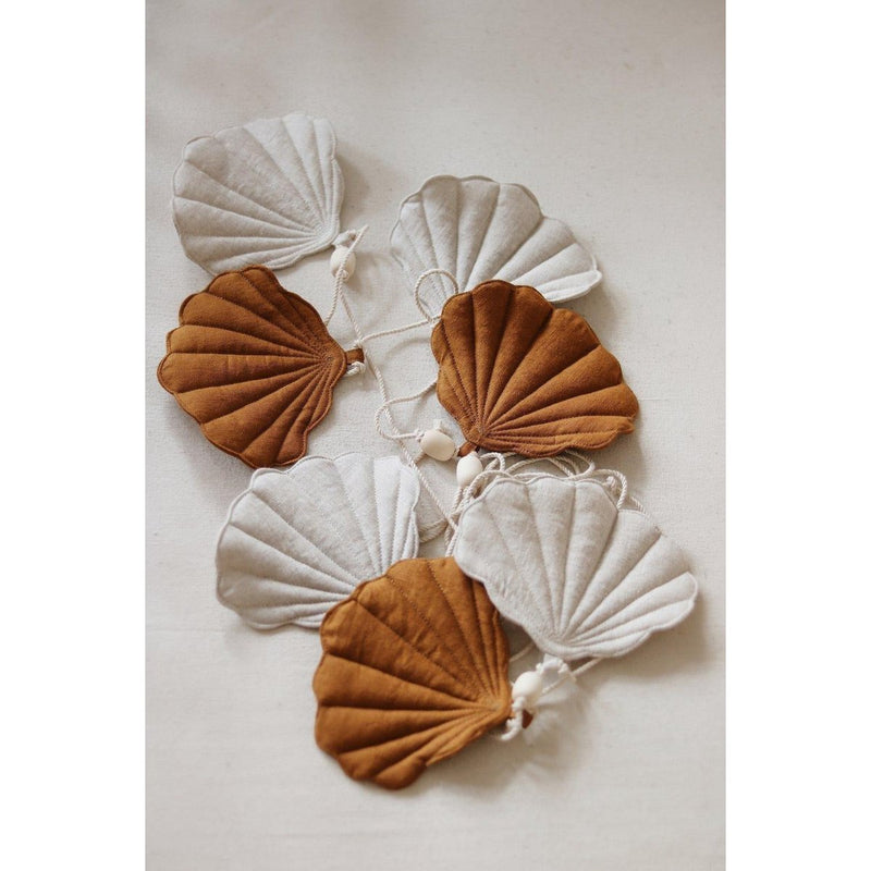 Leinengirlande mit Muscheln „Karamell“
