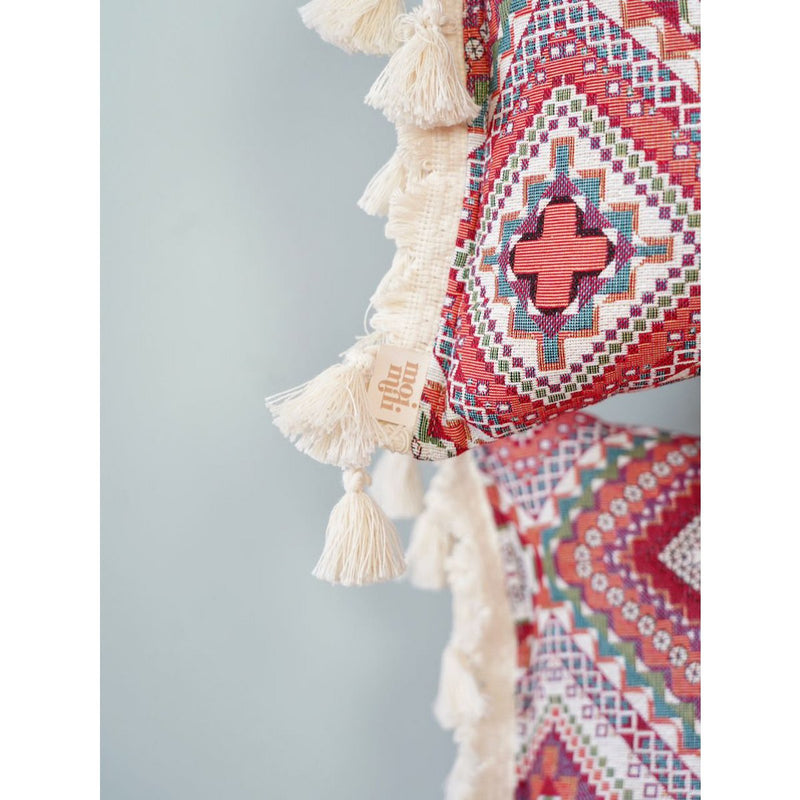 Dekoratives Nackenkissen im „Rosa Boho-Stil“ mit Fransen