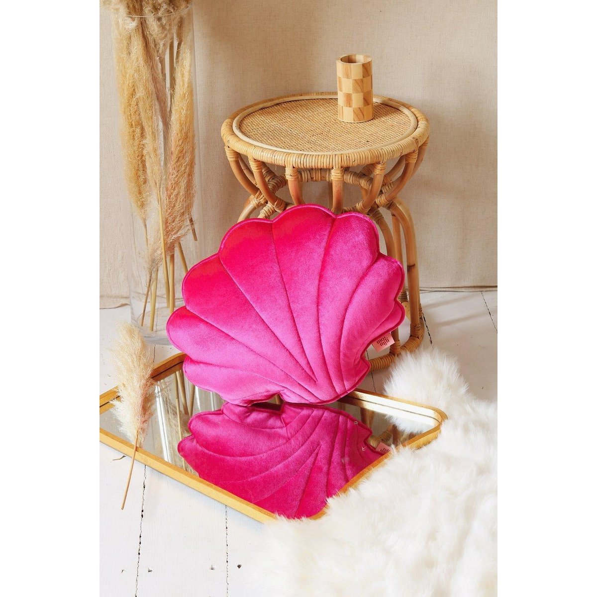 Moi Mili Samt-Muschelkissen „Fucsia Pearl“ – Produktansicht