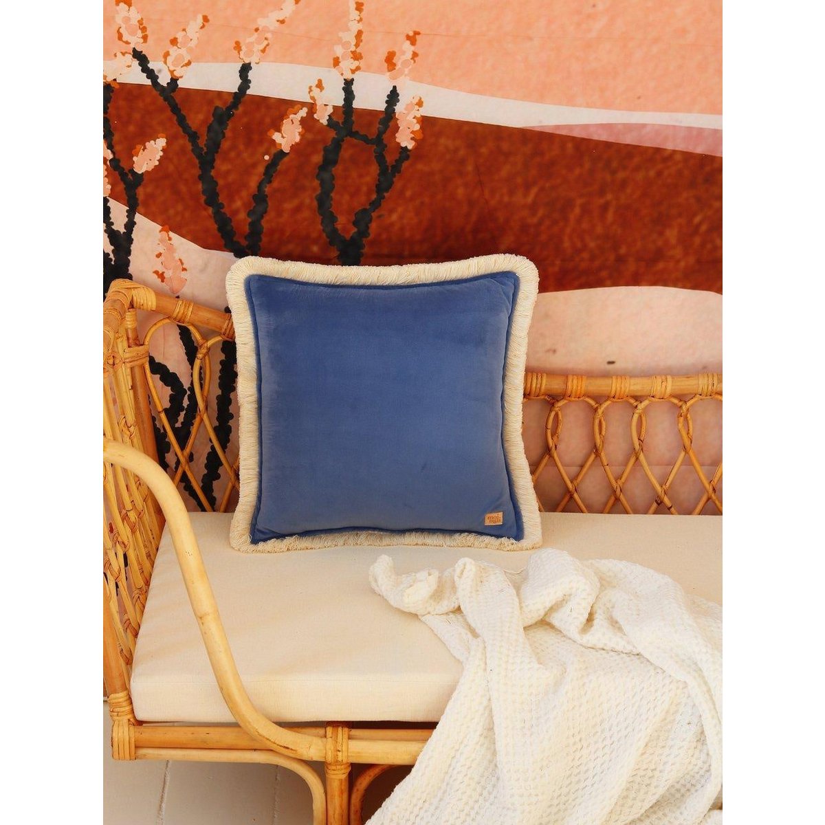 Moi Mili Samtkissen mit Fransen „Sapphire“ – 40 × 40 cm – Produktansicht