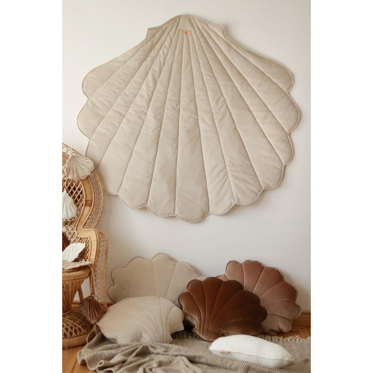 Moi Mili Samt-Muschelspielmatte „Creme“ – Produktansicht