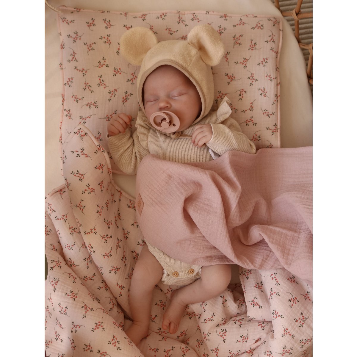 Moi Mili Musselin-Wickeldecke „Baby Pink“ – Produktansicht
