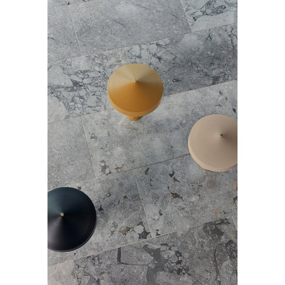 Hatto Tischleuchte – Ø30 × H41 cm von OYOY Living Design – weitere Produktansicht 3