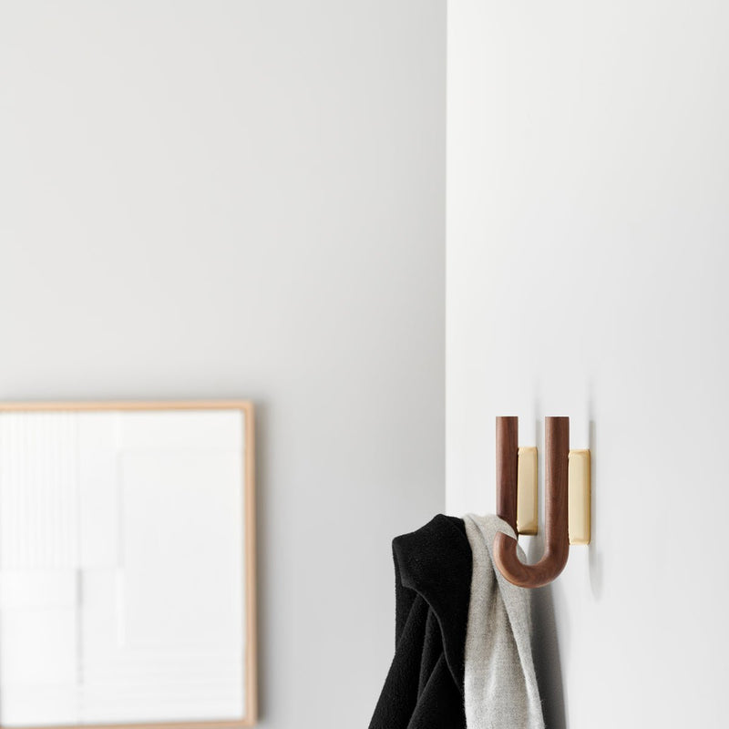 GEJST HOOK Mini-Wandhaken – Walnuss/Messing – weitere Produktansicht 3