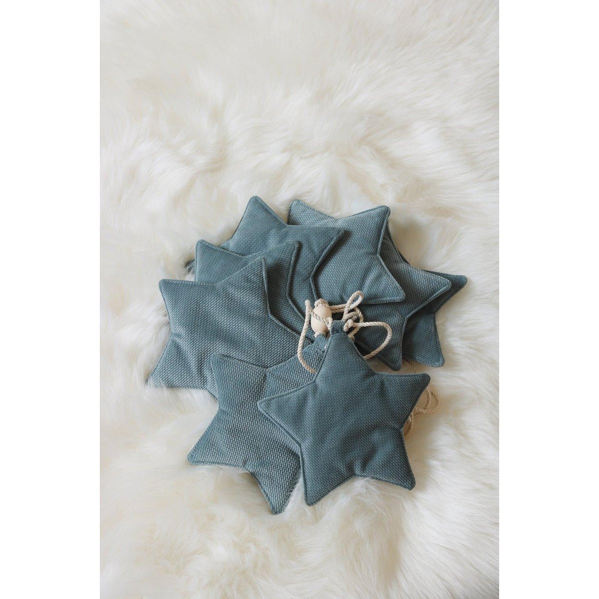 Moi Mili Samtgirlande „Grey Mint Dust“ mit Sternen – 3 m – Produktansicht