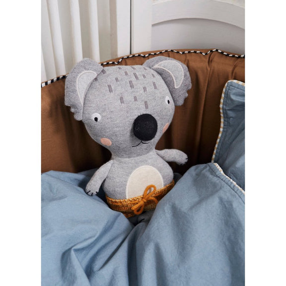 Baby Anton Koala Kuscheltier – H26 × L20 × B8 cm von OYOY Living Design – weitere Produktansicht 2