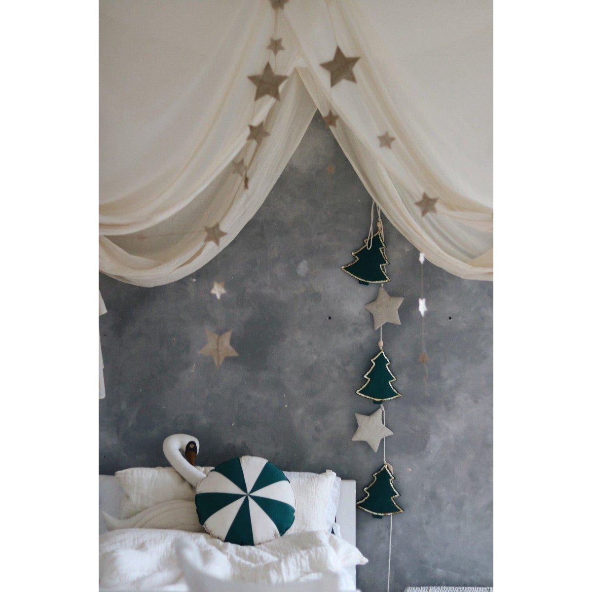 Moi Mili Weihnachtsgirlande mit Tannenbäumen & Sternen „Grün“ – Produktansicht